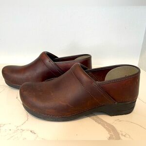 Dansko 2.0 clogs, dark burgundy matte leather, sz 44